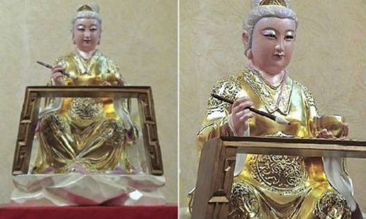Tượng bị vứt bỏ có còn thần linh không.png